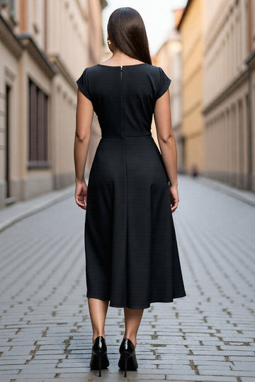 Robe de travail mi-longue en satin noir à col en V